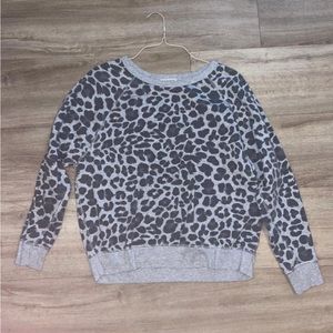 Gray leopard crewneck